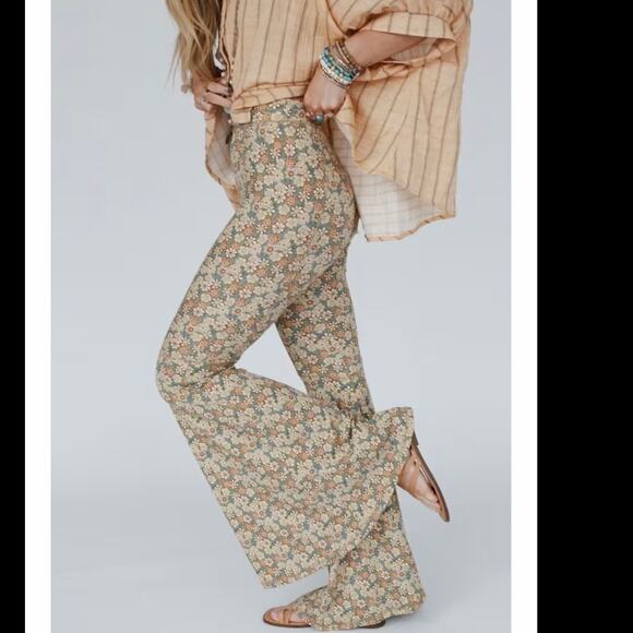 Three Bird Nest, Dream in Flowers Flare Pants - Picture 2 of 11